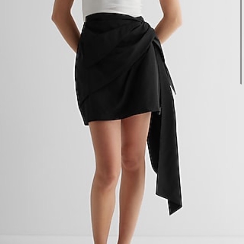 Expresss high waisted mini skirt with bow detail size 2